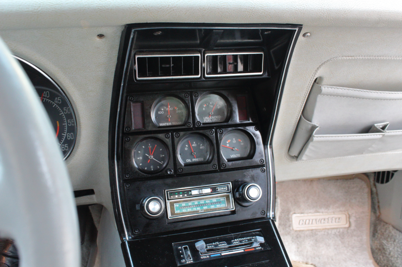 Chevrolet Corvette  1977