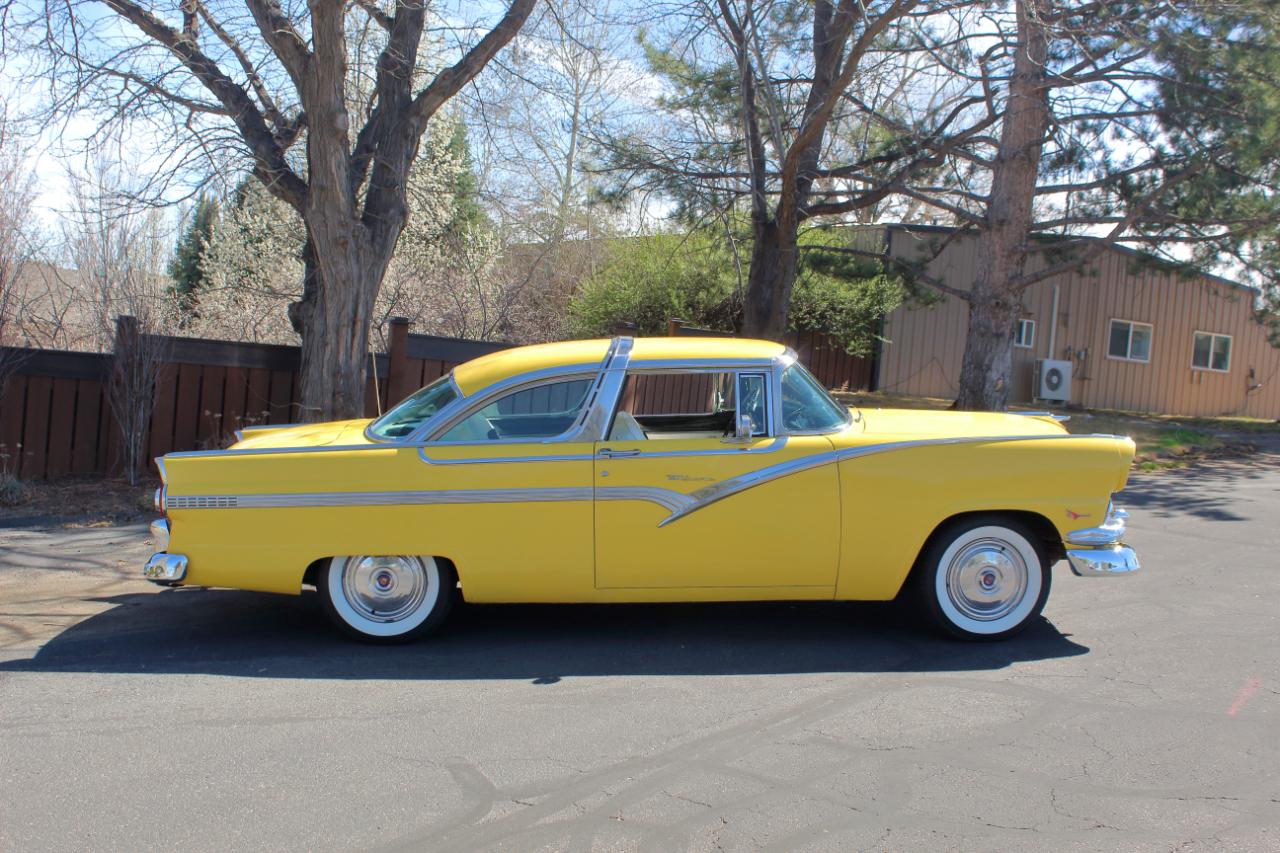 Ford Crown Victoria  1956