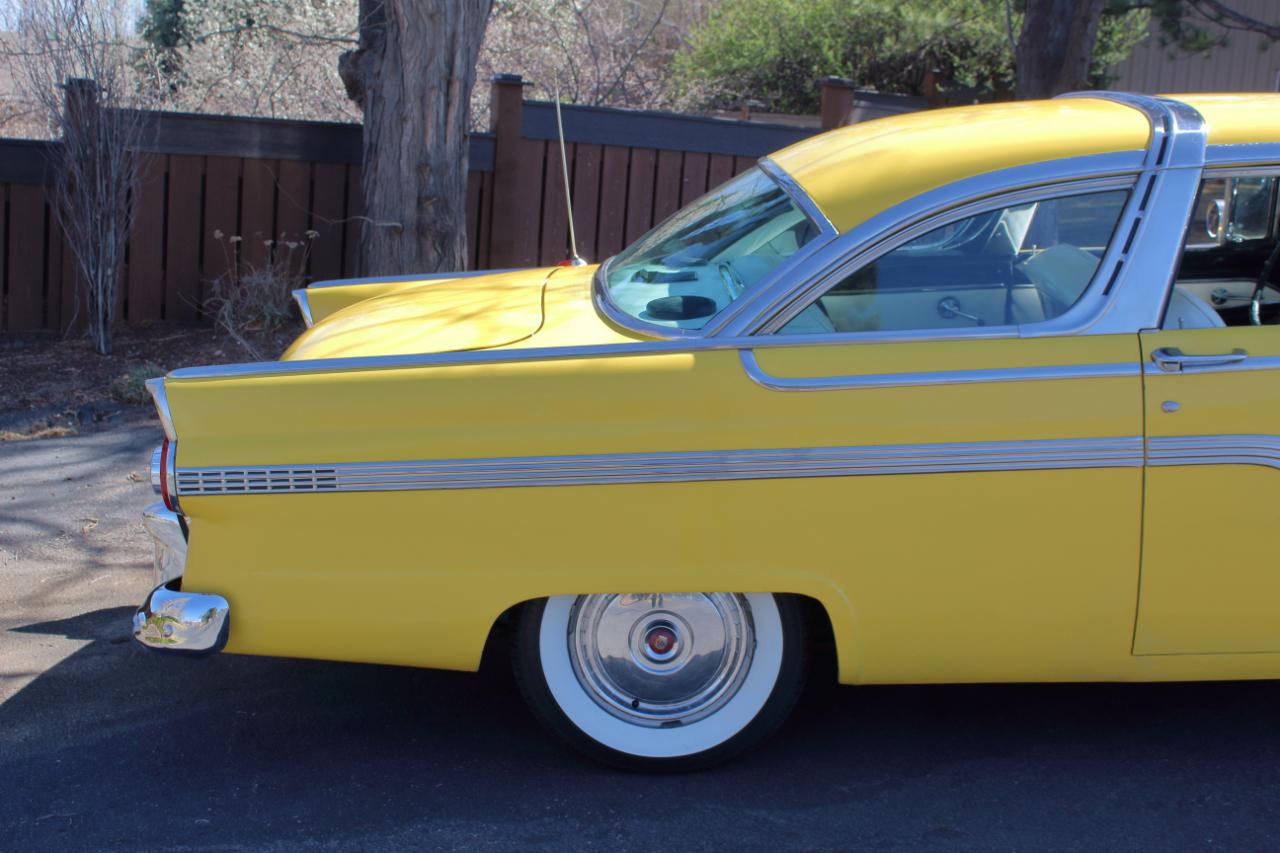 Ford Crown Victoria  1956