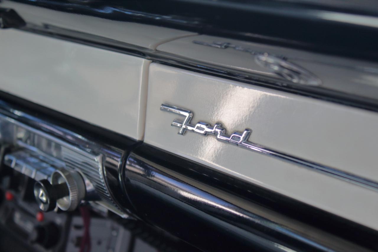 Ford Crown Victoria  1956