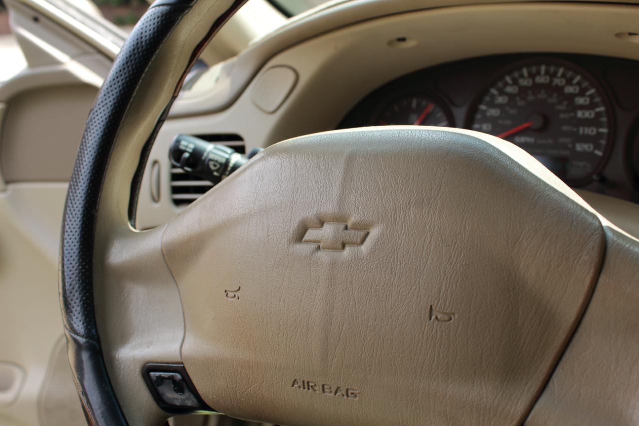 Chevrolet Impala Base 2005