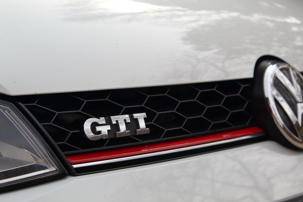 Volkswagen Golf GTI S 6A 4-Door 2017
