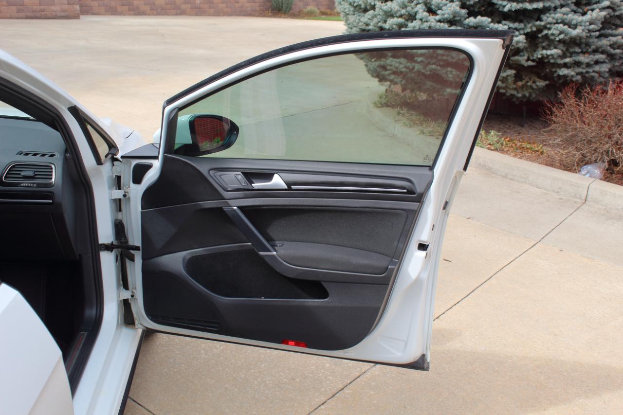 Volkswagen Golf GTI S 6A 4-Door 2017