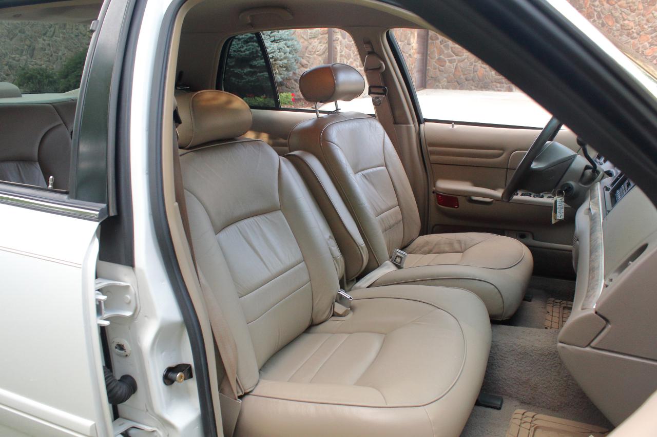 Ford Crown Victoria LX 1999