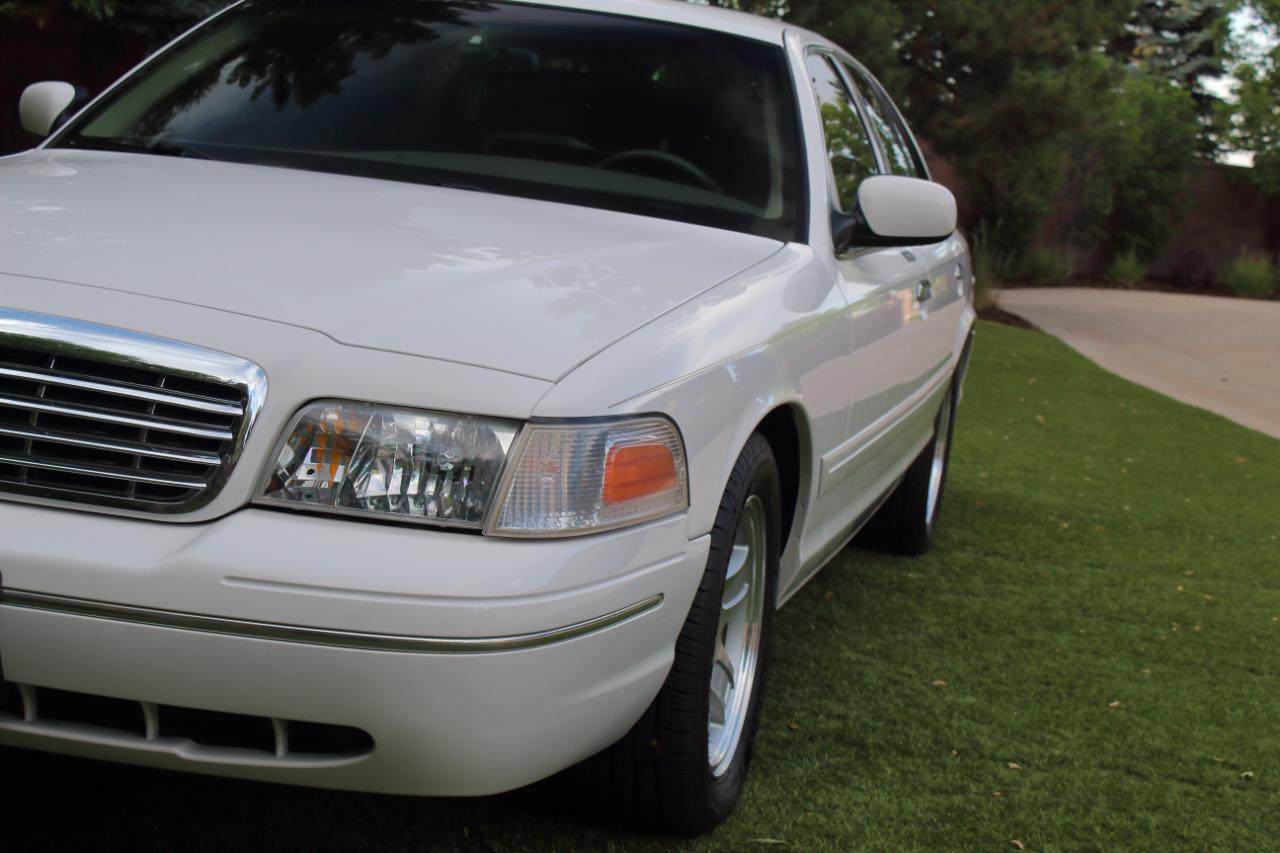 Ford Crown Victoria LX 1999