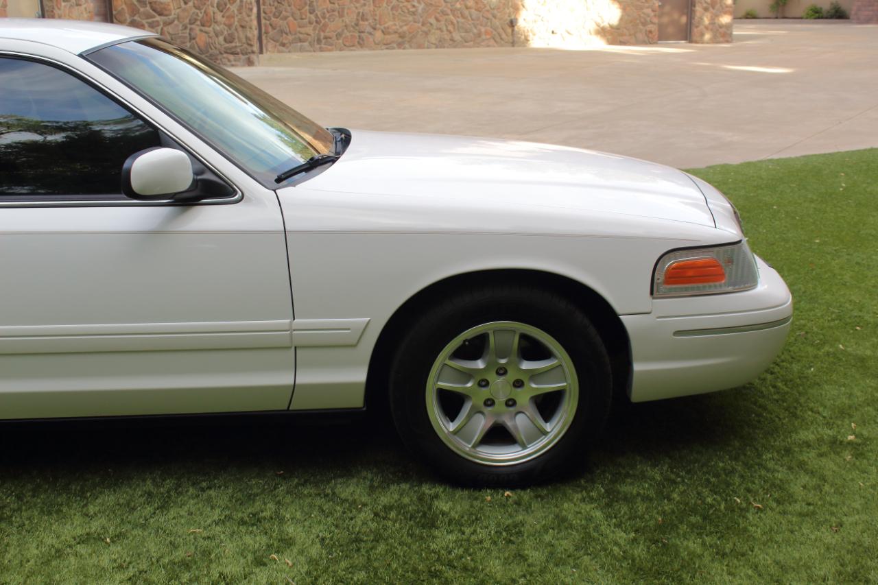 Ford Crown Victoria LX 1999