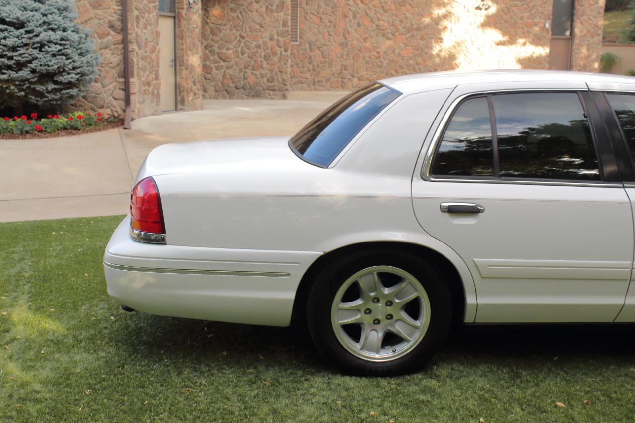 Ford Crown Victoria LX 1999