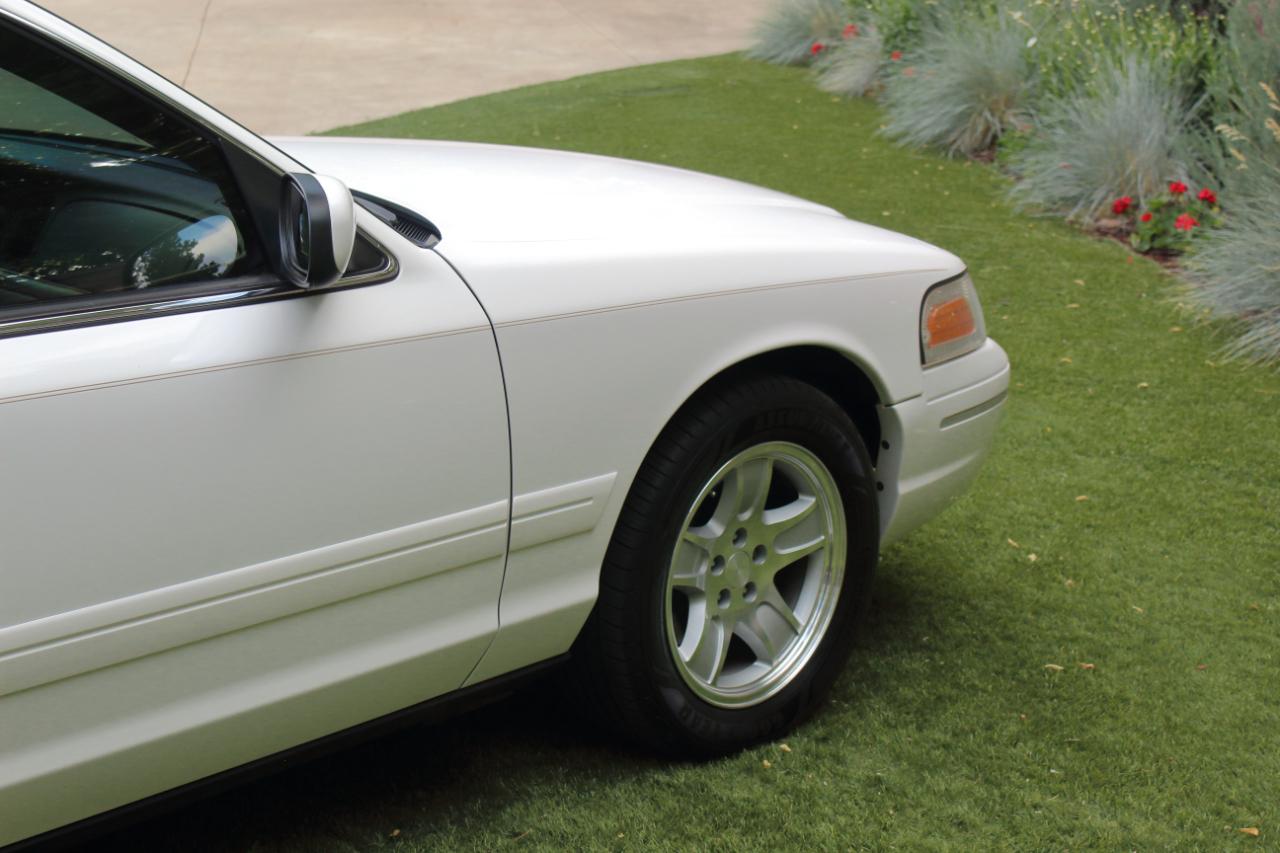 Ford Crown Victoria LX 1999