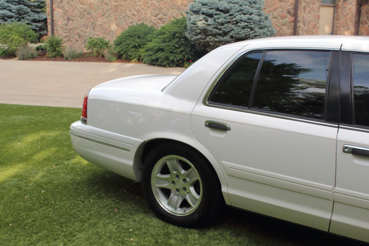 Ford Crown Victoria LX 1999