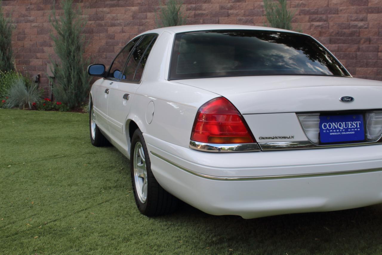 Ford Crown Victoria LX 1999