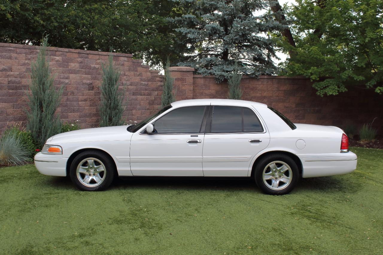 Ford Crown Victoria LX 1999