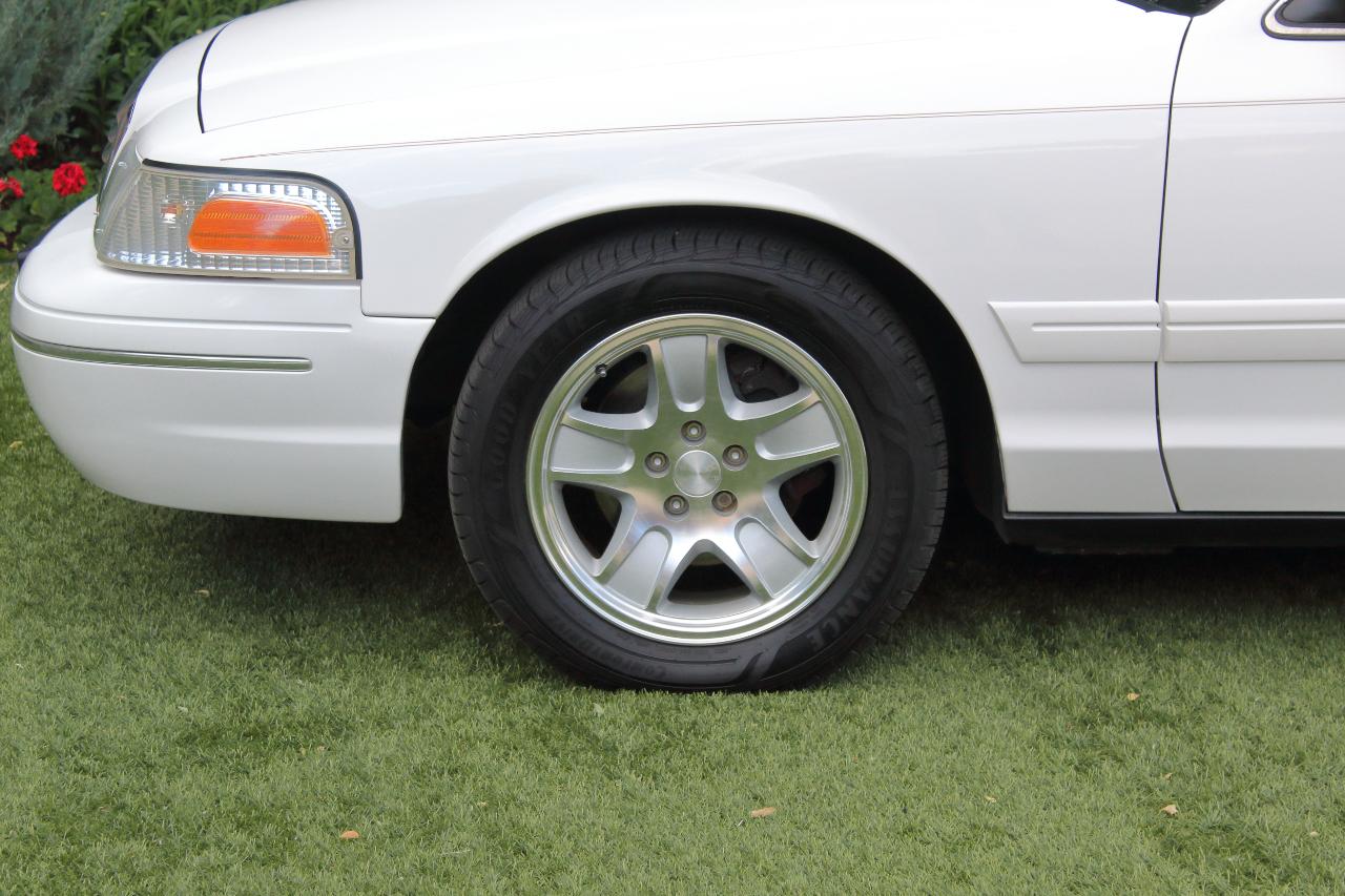 Ford Crown Victoria LX 1999