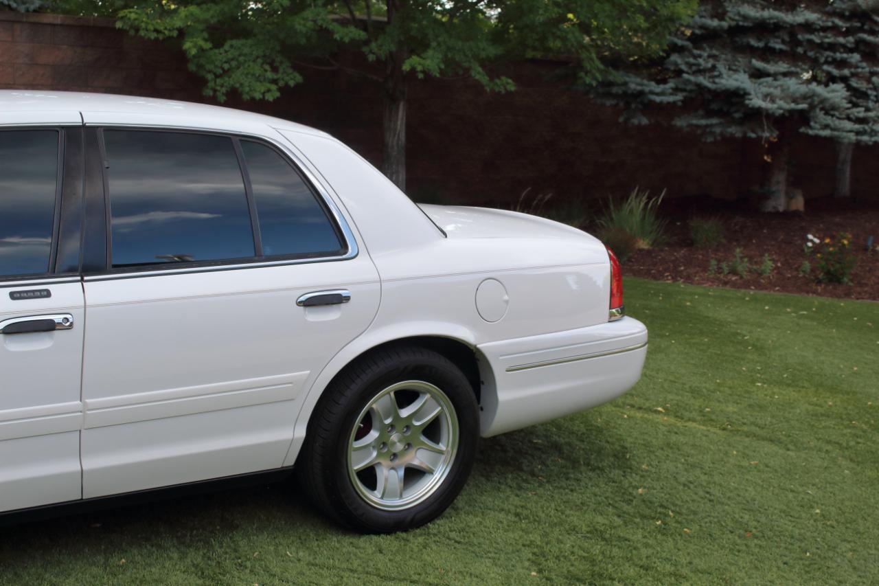 Ford Crown Victoria LX 1999