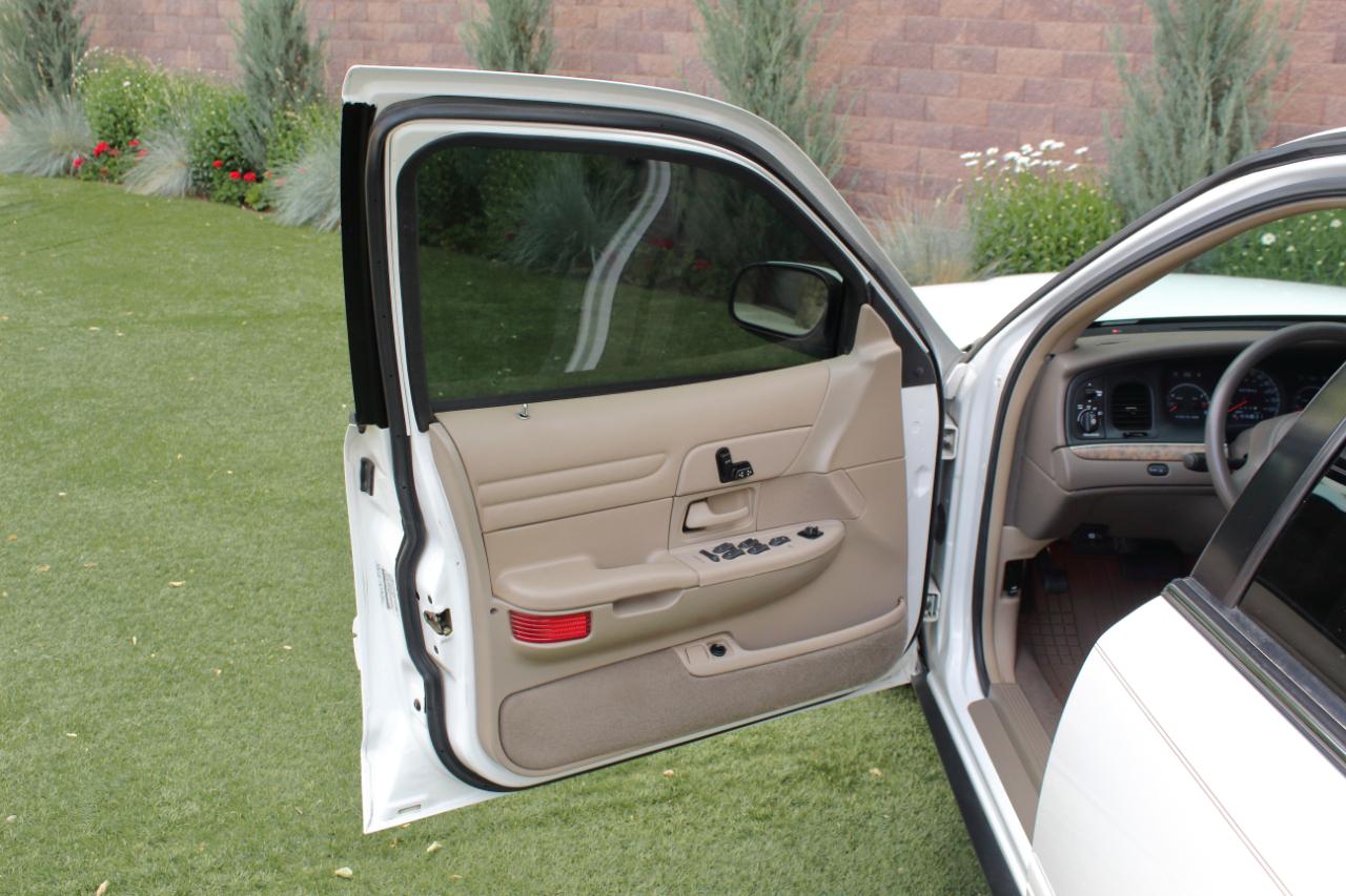 Ford Crown Victoria LX 1999