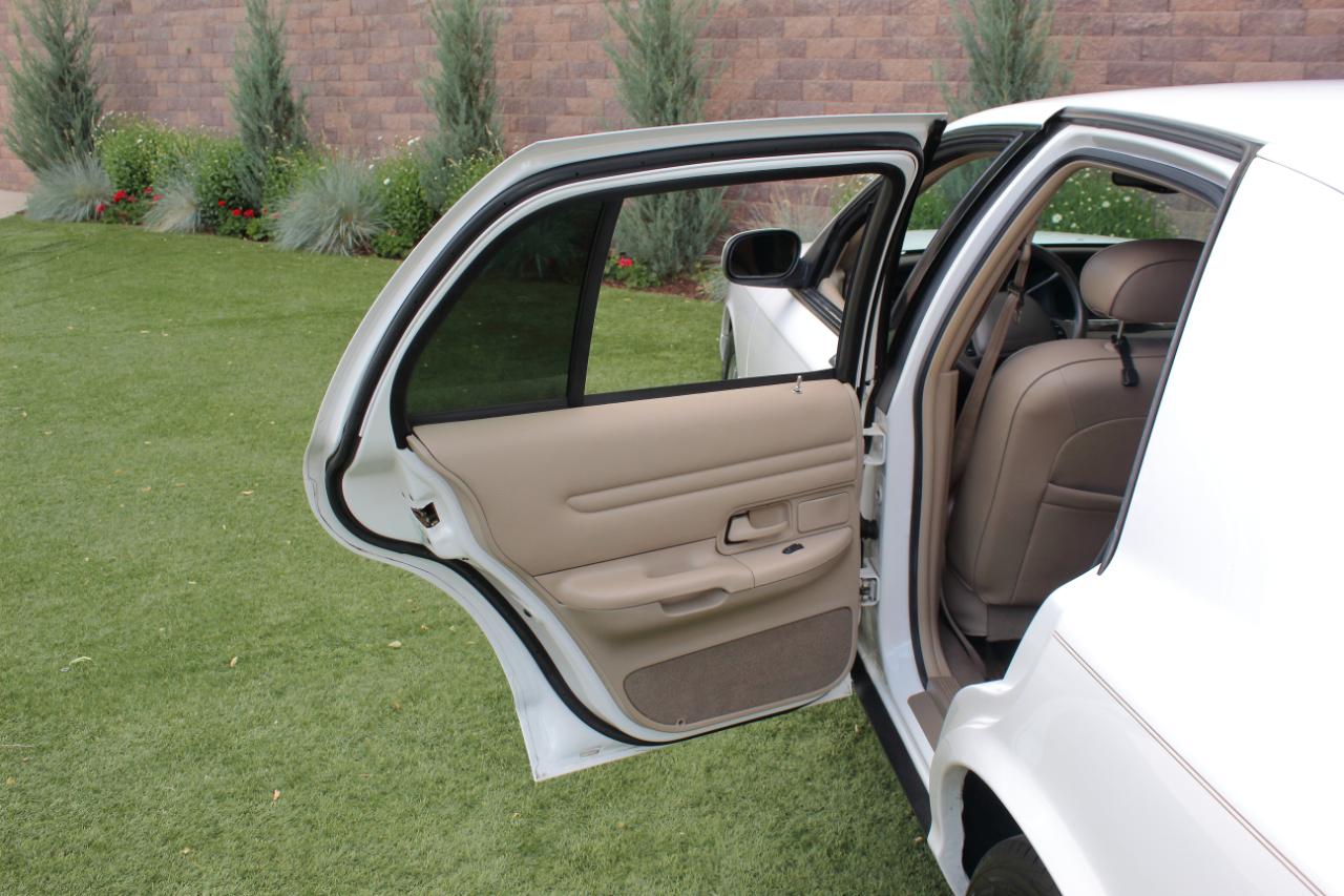 Ford Crown Victoria LX 1999