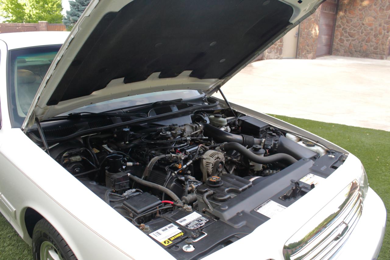 Ford Crown Victoria LX 1999