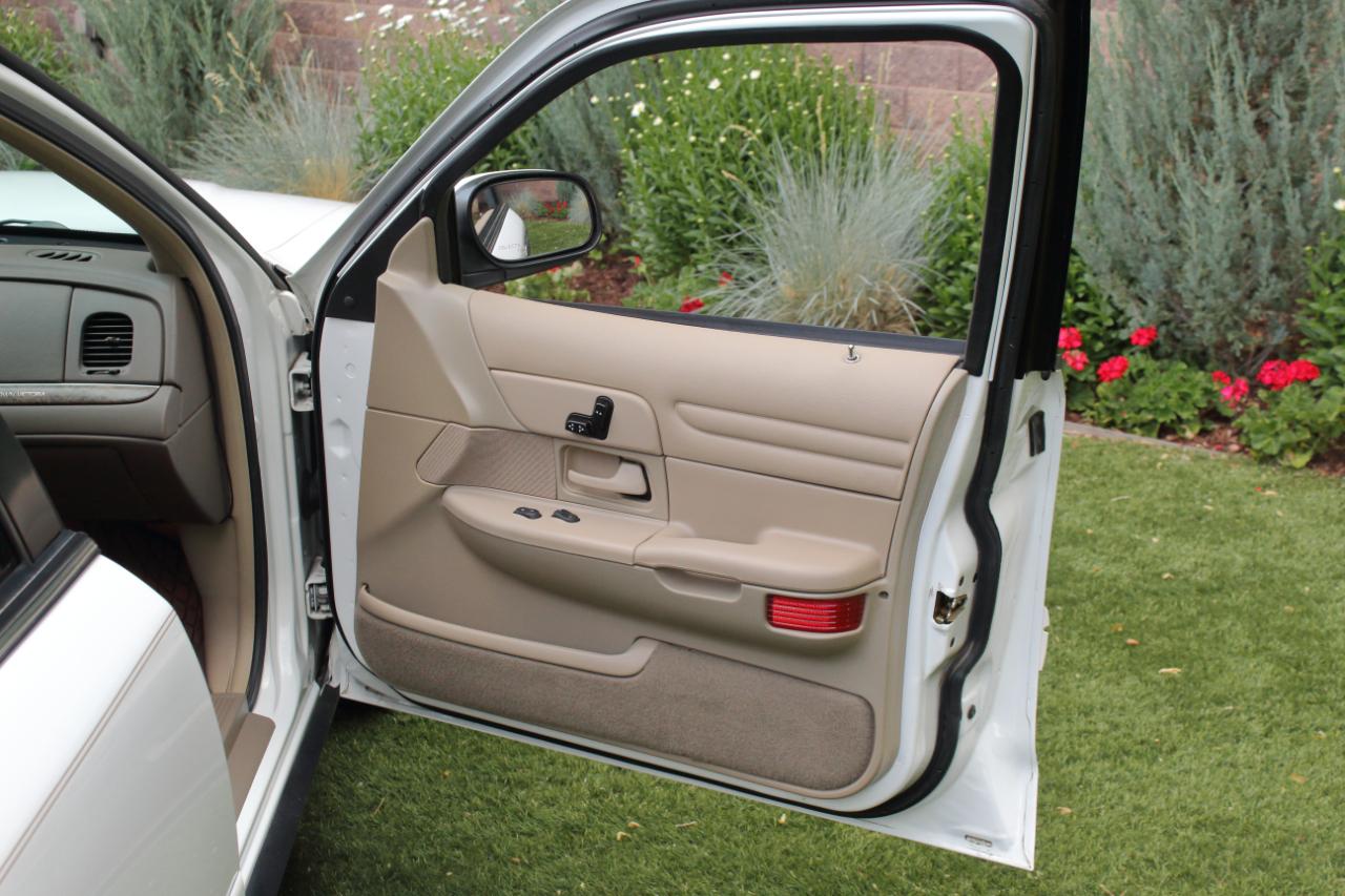 Ford Crown Victoria LX 1999