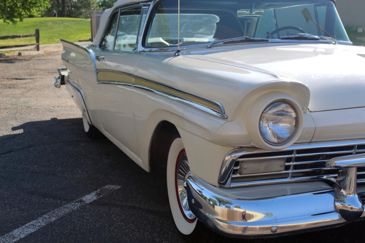 Ford Fairlane Sunliner Convertible  1957