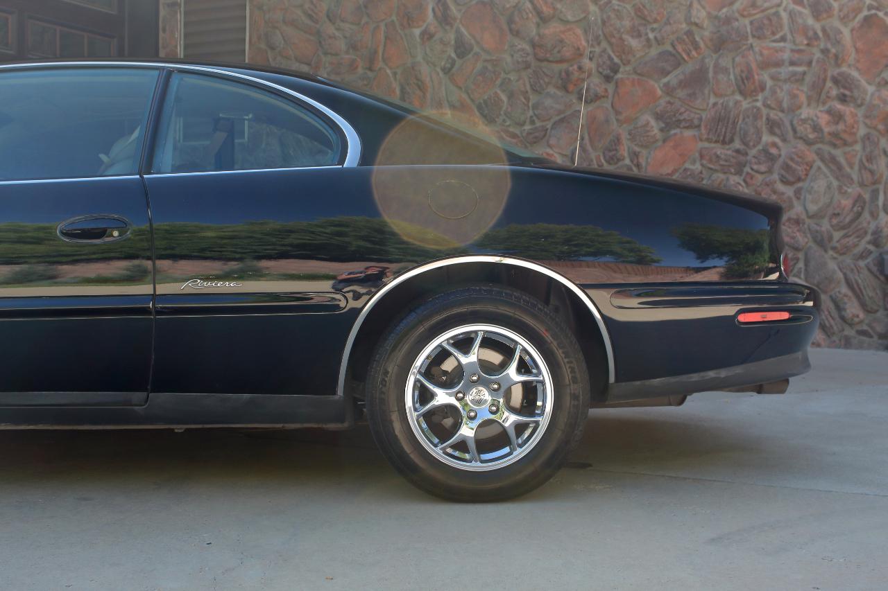 Buick Riviera Coupe 1997