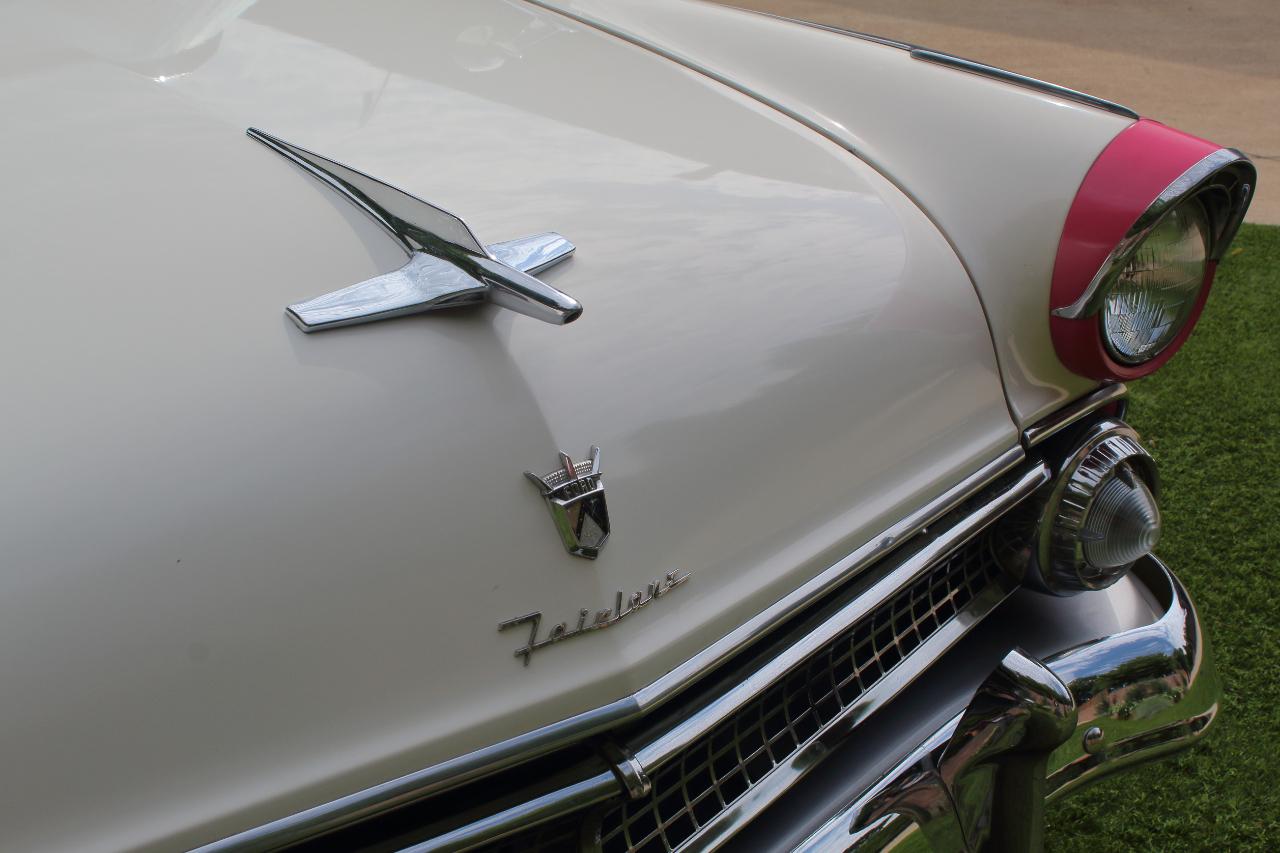 Ford Crown Victoria  1955