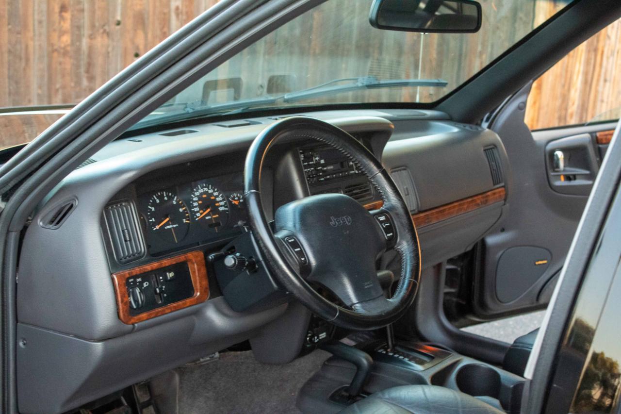 Jeep Grand Cherokee photo 36