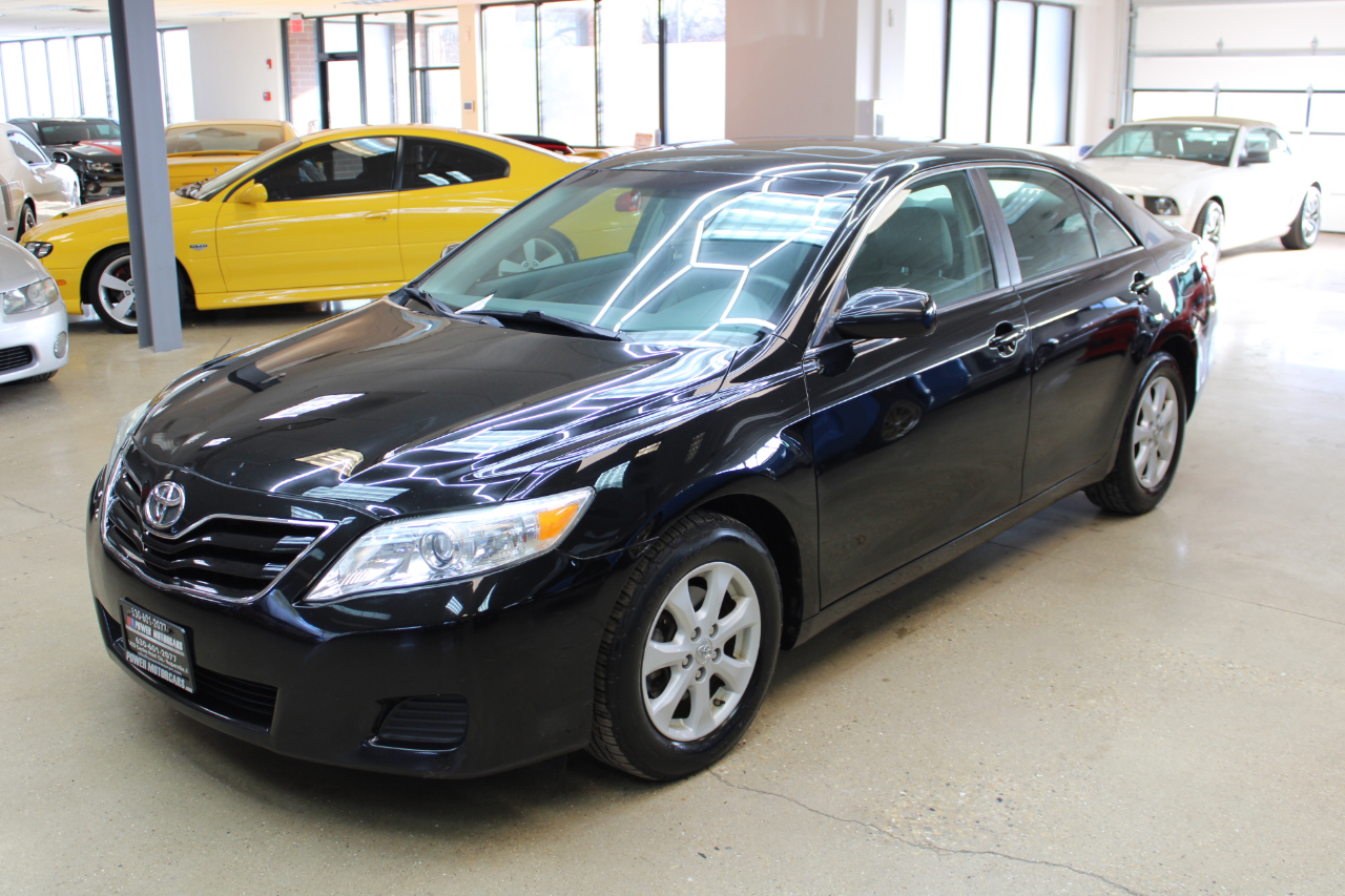 2011 TOYOTA CAMRY - Image 2