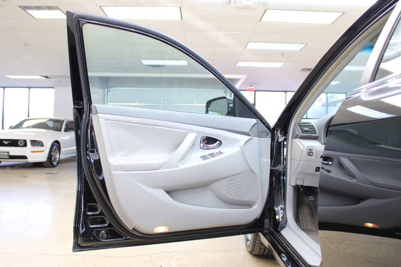 2011 TOYOTA CAMRY - Image 21