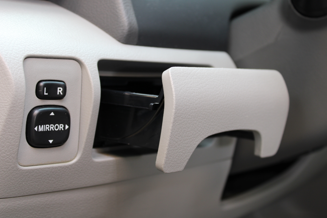 2011 TOYOTA CAMRY - Image 26