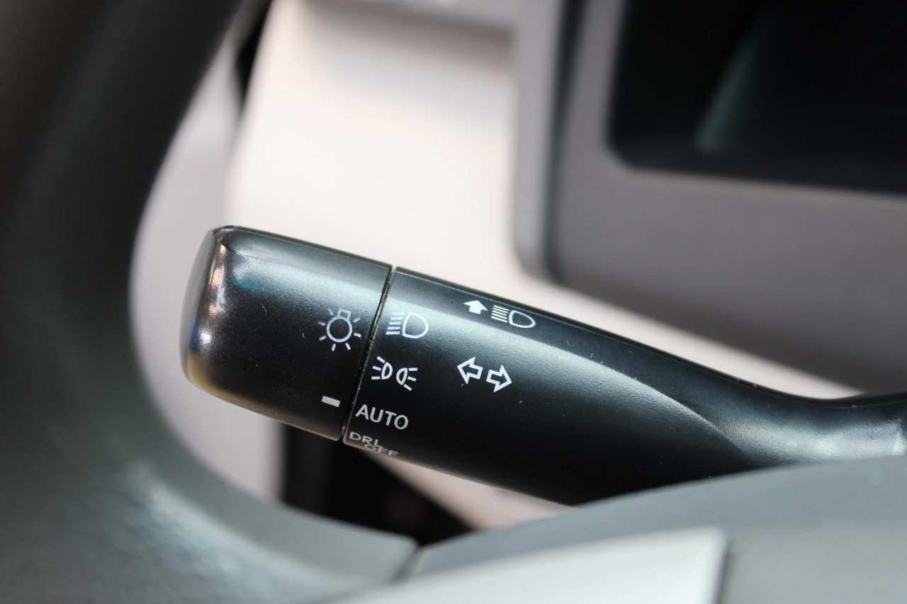 2011 TOYOTA CAMRY - Image 27