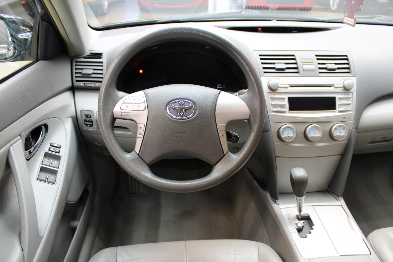 2011 TOYOTA CAMRY - Image 31