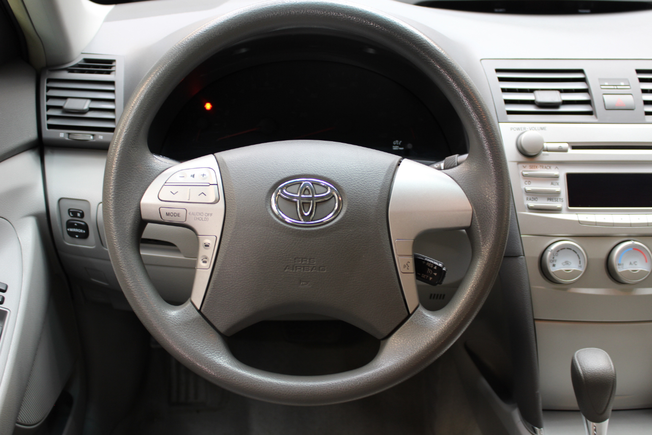 2011 TOYOTA CAMRY - Image 32