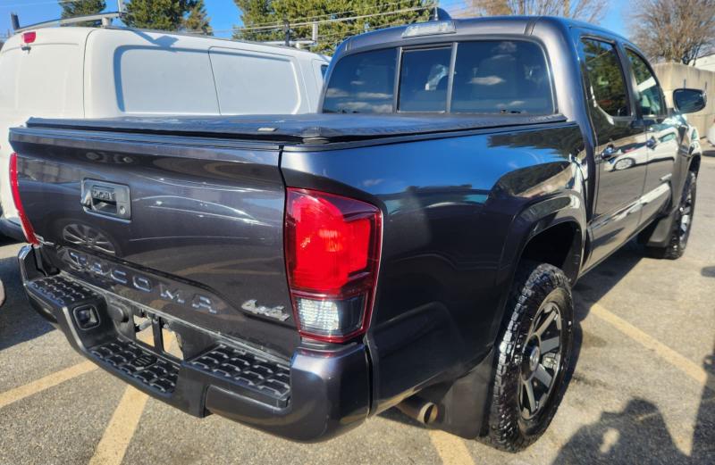 Toyota Tacoma SR5 Double Cab I4 2WD 2022