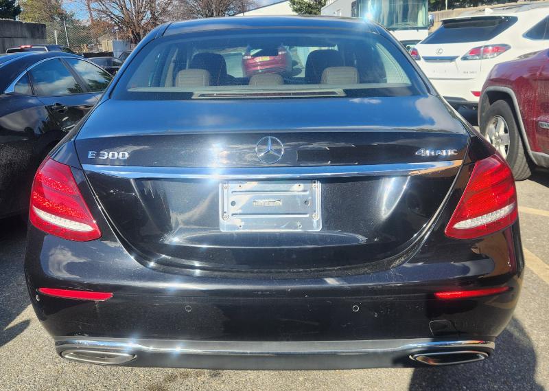 Mercedes-Benz E-Class E300 Luxury 4MATIC Sedan 2017