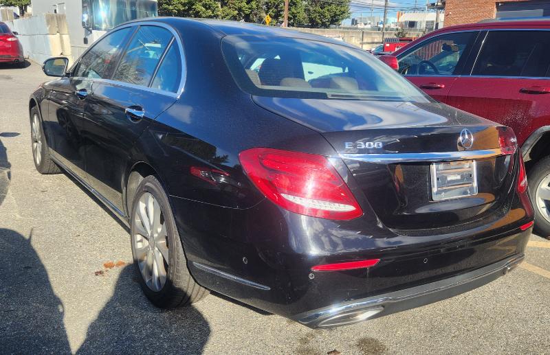 Mercedes-Benz E-Class E300 Luxury 4MATIC Sedan 2017