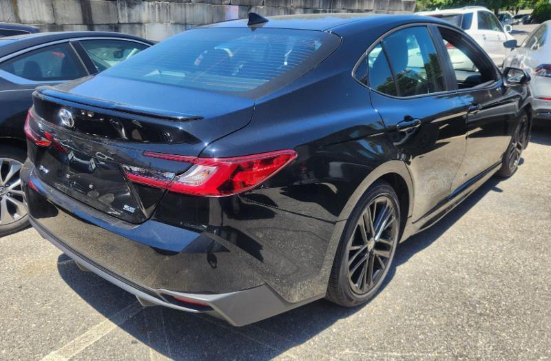 Toyota Camry Hybrid SE 2025
