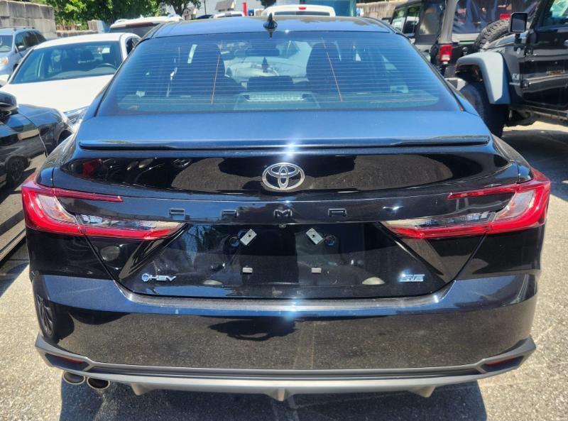 Toyota Camry Hybrid SE 2025
