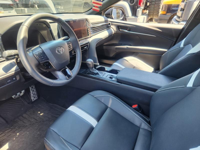 Toyota Camry Hybrid SE 2025