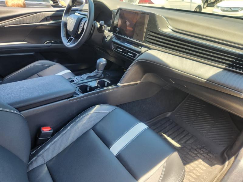 Toyota Camry Hybrid SE 2025