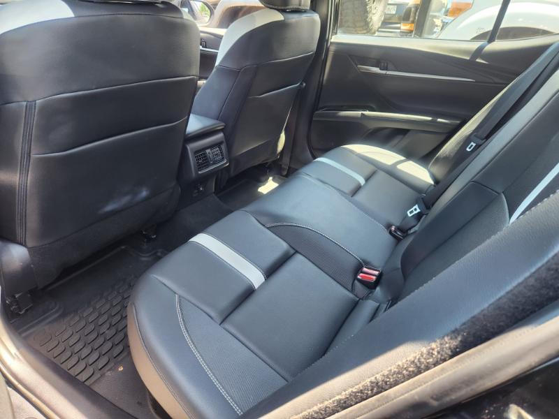 Toyota Camry Hybrid SE 2025