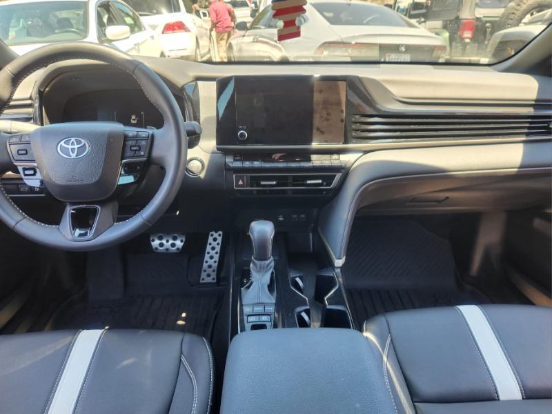 Toyota Camry Hybrid SE 2025