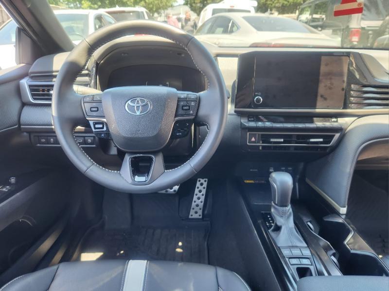 Toyota Camry Hybrid SE 2025