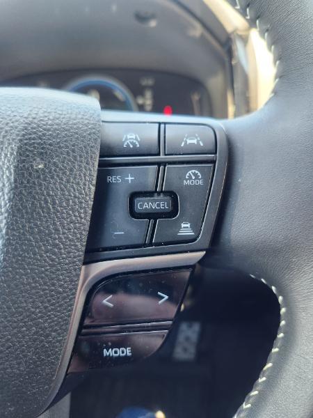 Toyota Camry Hybrid SE 2025