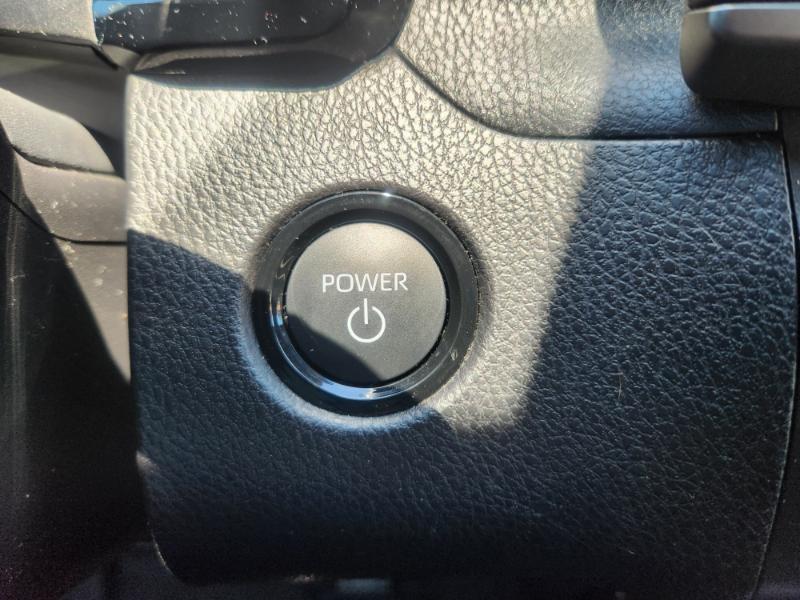 Toyota Camry Hybrid SE 2025