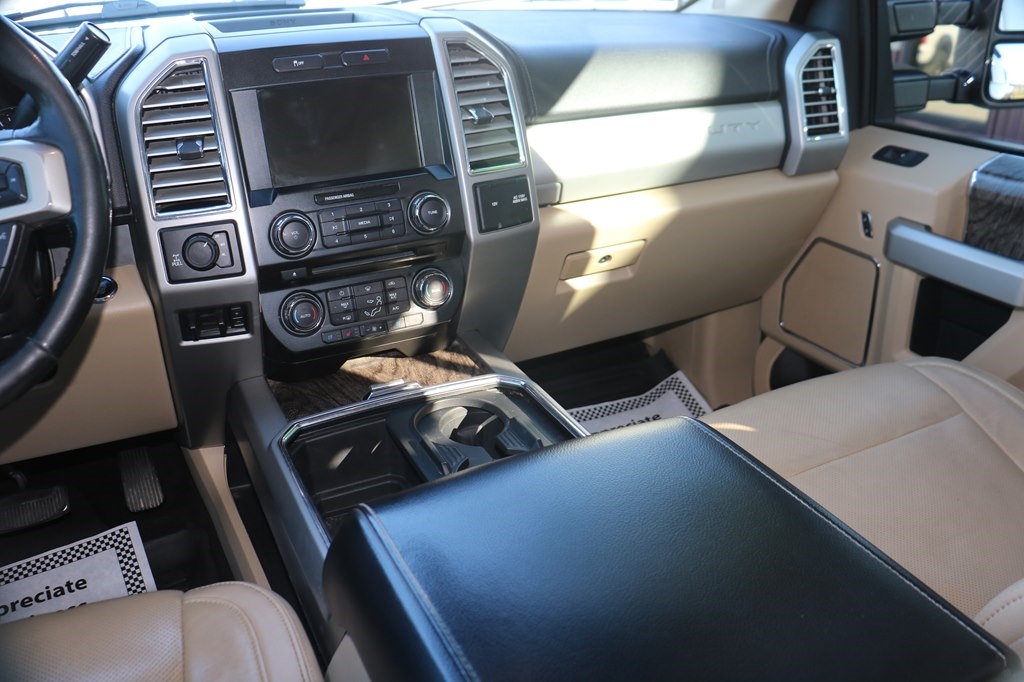 Ford F-350 SD Lariat Crew Cab 4WD 2017