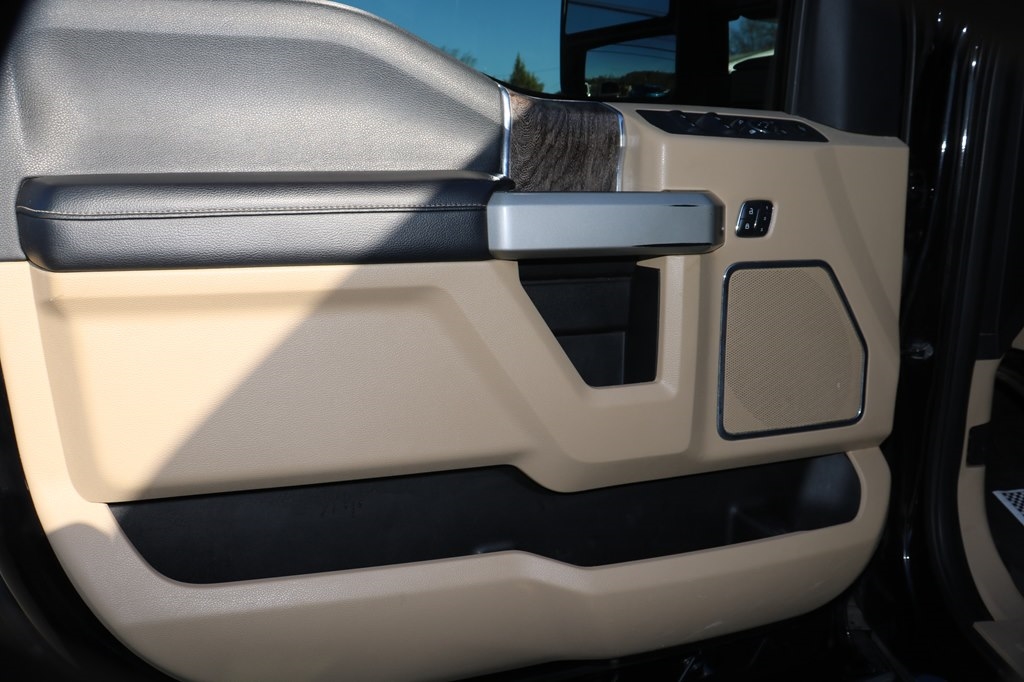 Ford F-350 SD Lariat Crew Cab 4WD 2017