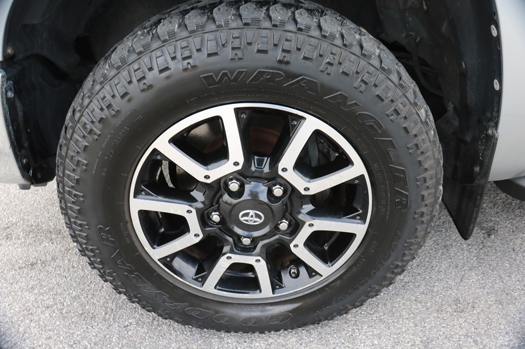 Toyota Tundra SR5 5.7L V8 CrewMax 4WD 2018