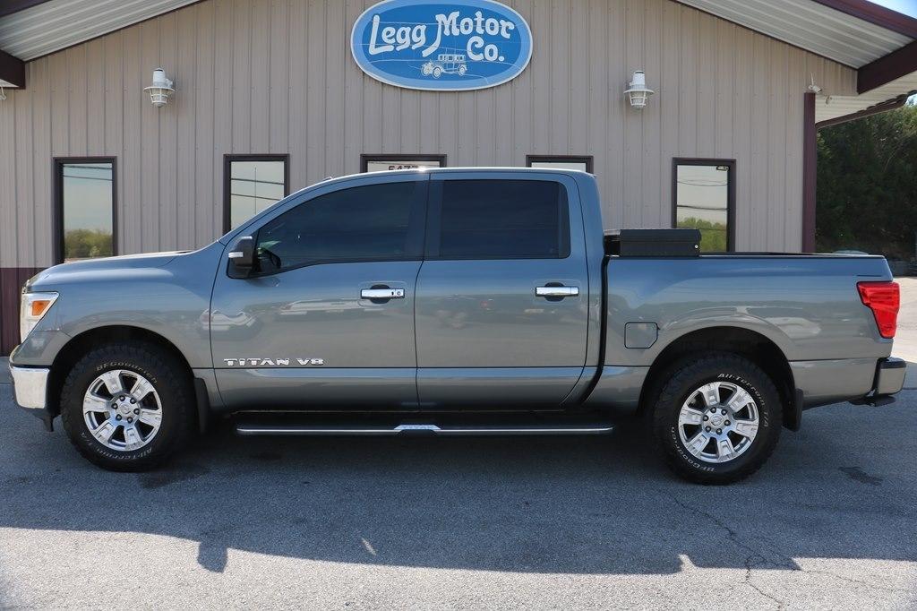 2018 Nissan Titan SV Crew Cab 4WD