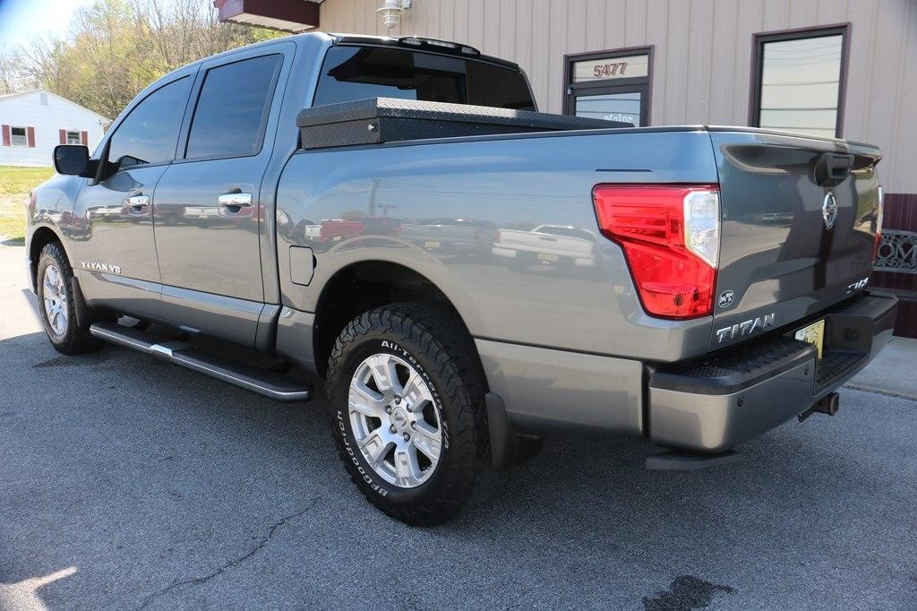 Nissan Titan SV Crew Cab 4WD 2018