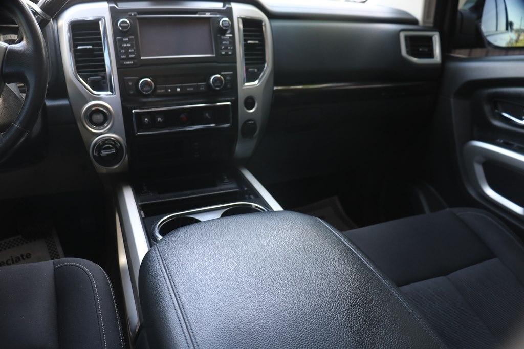 Nissan Titan SV Crew Cab 4WD 2018