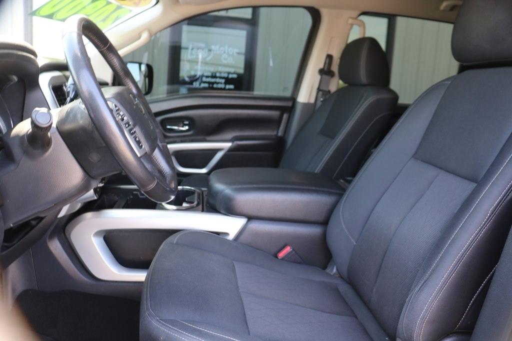 Nissan Titan SV Crew Cab 4WD 2018